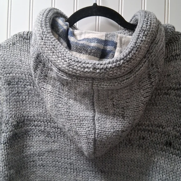 Men's Gray Cable Knit Sweater with Button Detail - Picture 5 of 16